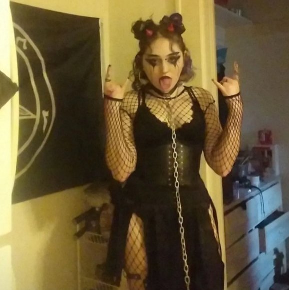 CLOSET-WIDE SALE! Aesthetics on lock! Black friday! Get ur Xmas goodiez 4 low! - Picture 8 of 16